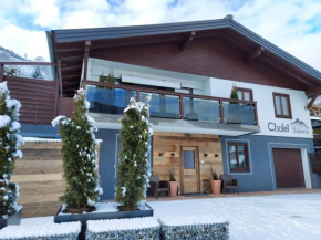 Chalet Sabrina mit Außenpool im Sommer